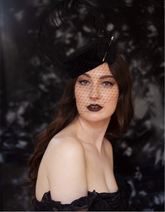 Pillbox whit veil hat
