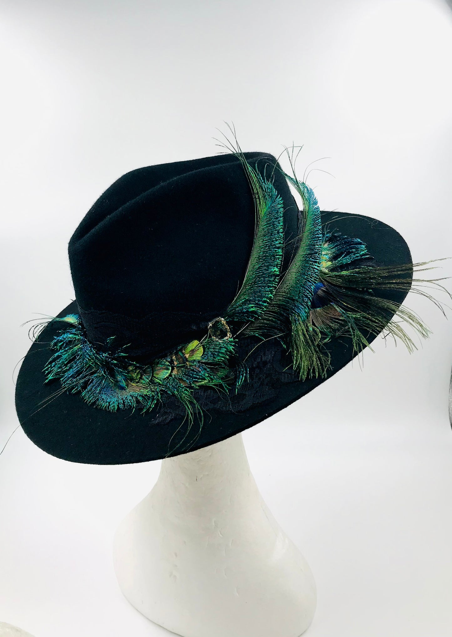 Fedora trilby hat whit lace